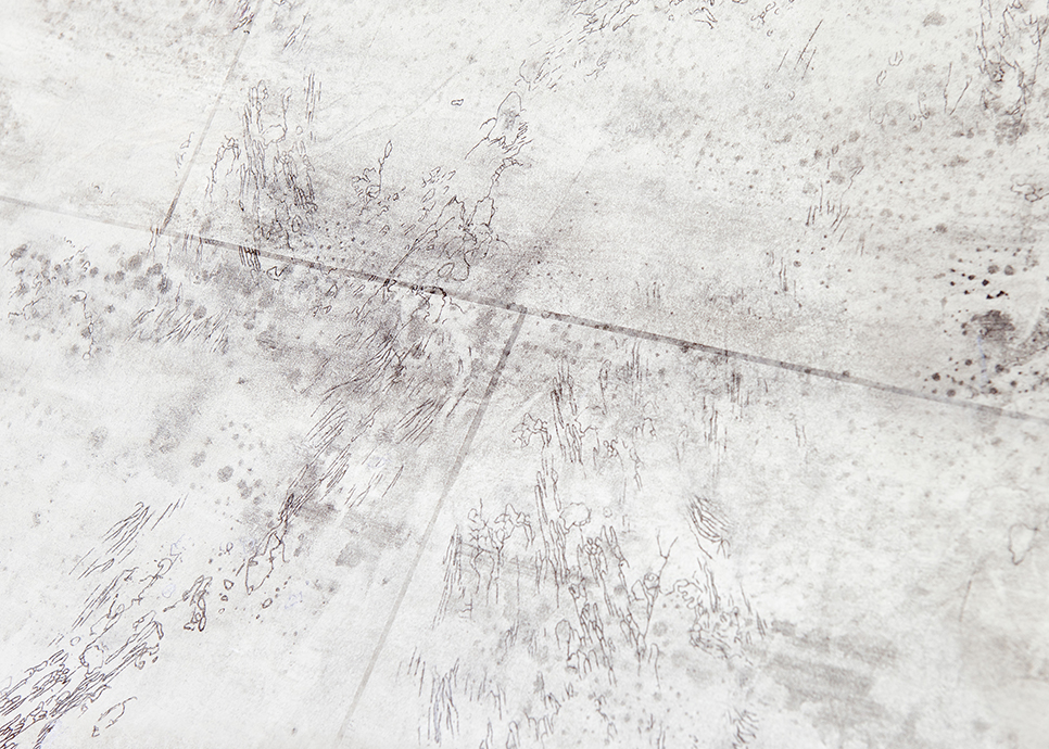 Yksityiskohta teoksesta Matka sumuiselle vuorelle... Irma Tonteri. Kuvaaja Heli Kaskinen