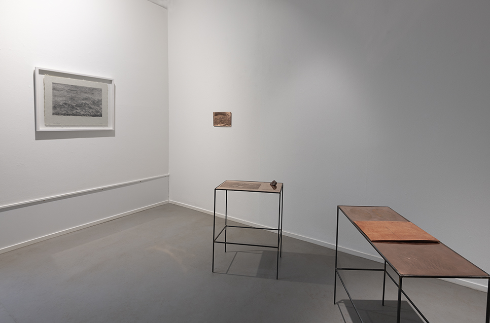 Matka sumuiselle vuorelle ja takaisin, eli unohtamisesta ja muistamisesta, Irma Tonteri. Kuvaaja Heli Kaskinen